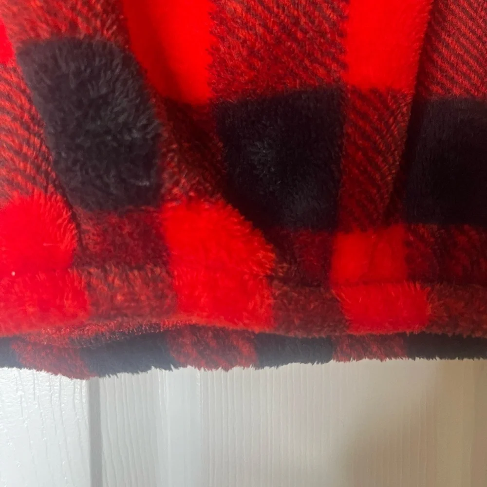 Toddler Old Navy red/blk‎ buffalo plaid soft fleece. 18-24 months.